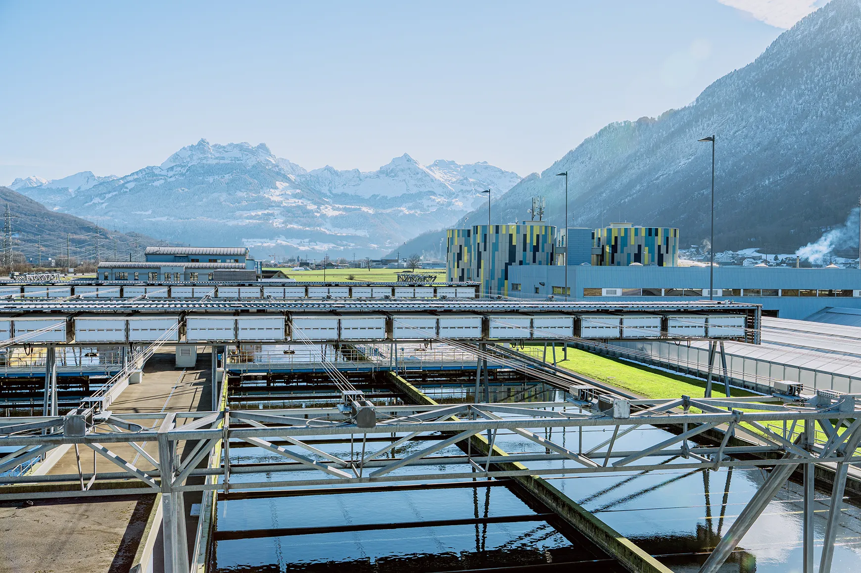 Abwasserreinigungsanlage des Abwasserverbands Glarnerland als moderner Arbeitsplatz in der Region